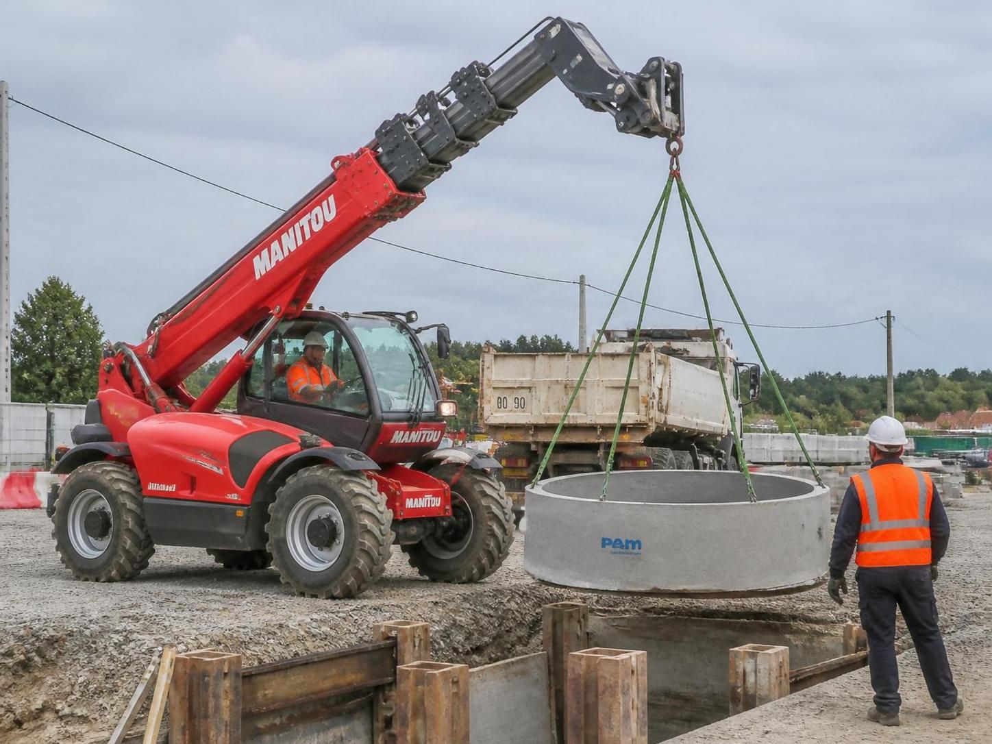 découvrez les compétences essentielles du caces r482 e pour garantir la sécurité de vos opérations de levage et optimiser vos performances sur chantier.